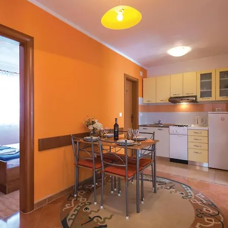Nice Apartment In Makarska Exterior photo