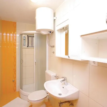 Nice Apartment In Makarska Exterior photo